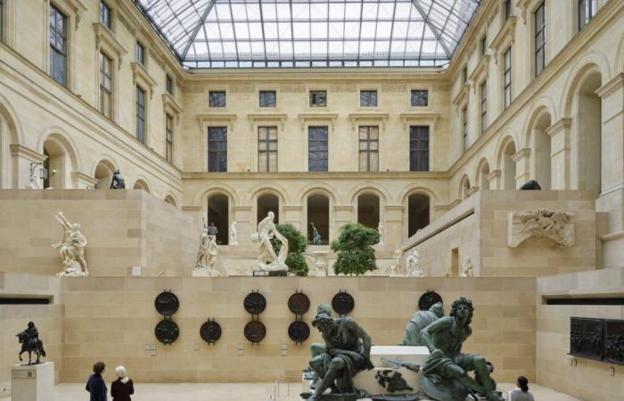 At 8.7 million, almost stable attendance at the Louvre