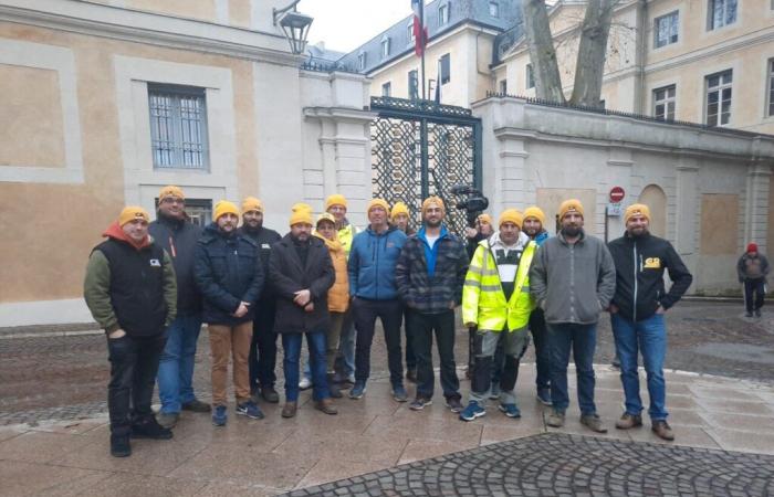 In support of their colleagues in Paris, members of the Rural Coordination are mobilizing in Cahors