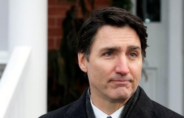 Justin Trudeau bows to “internal battles”