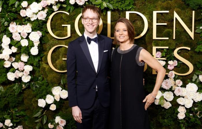 Jodie Foster Makes Rare Appearance With Son at Golden Globes