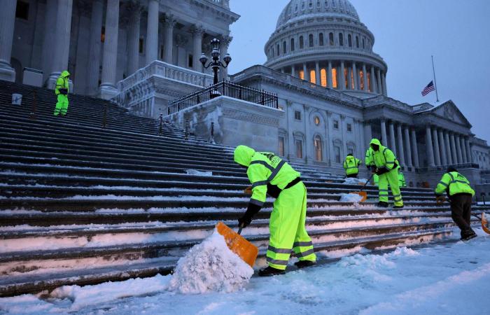 In the United States, the storm kills five people and leaves hundreds of thousands without power