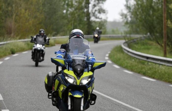 a motorcyclist traveling at 150 km/h hits a police officer while fleeing