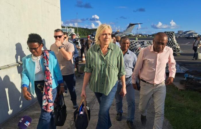 in Mayotte, Marine Le Pen rehearses her speech on illegal immigration