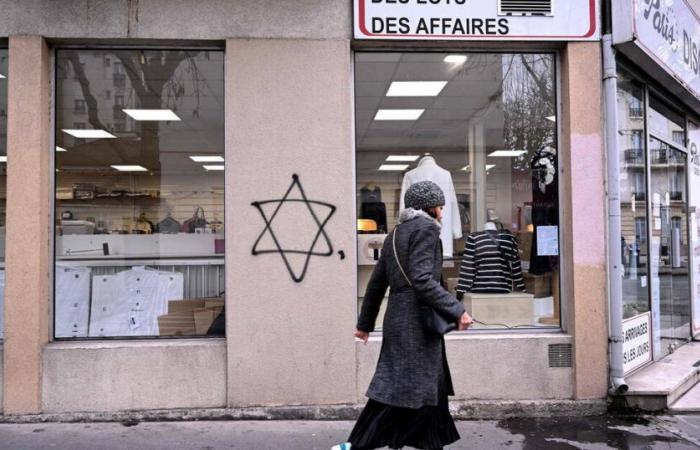 Several stars of David tagged near the Hypercacher in Vincennes and Saint-Mandé – Libération