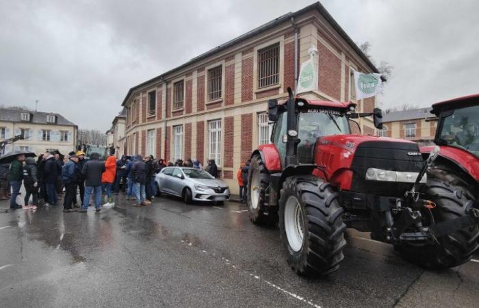 Beauvais. The farmers all received by the prefect