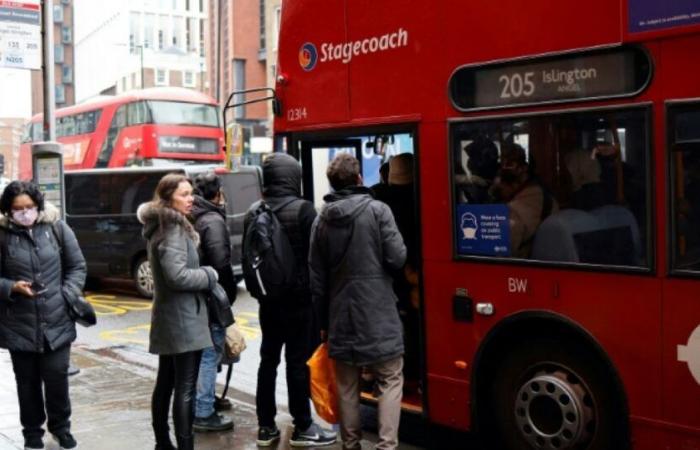 14-year-old boy dies stabbed on London bus: News