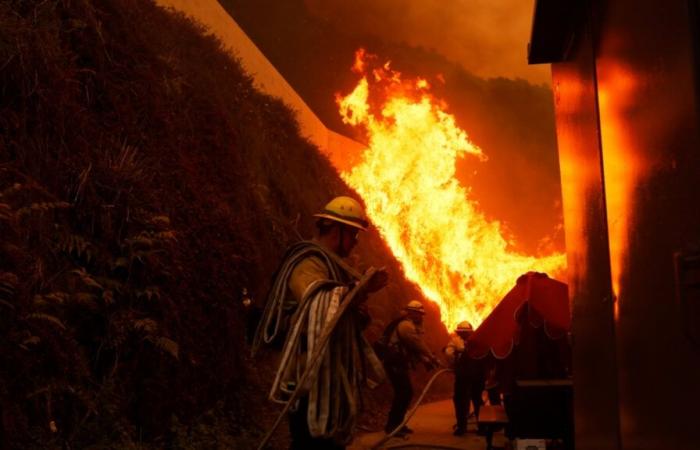 Violent wildfire gains ground in California: Los Angeles residents evacuated