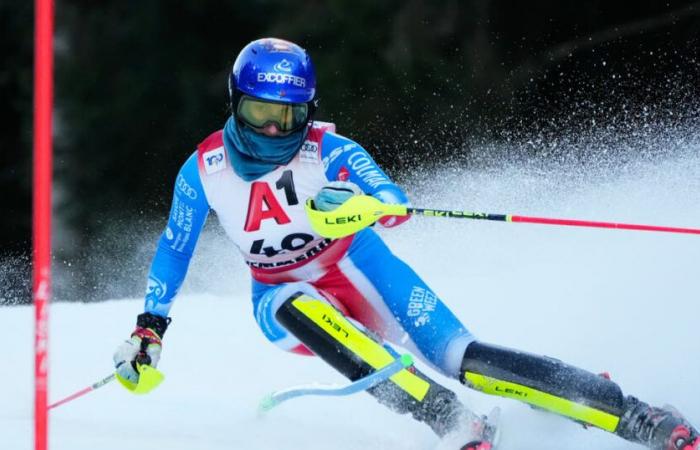 Alpine skiing – European Cup. Doriane Escane wins at Les Diablerets, first podium for Caitlin McFarlane!