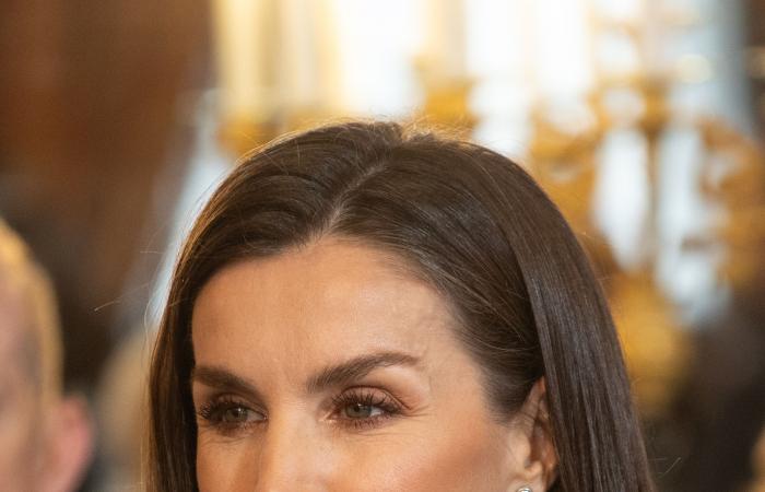 Letizia of Spain wears Isabel II’s historic pearl necklace for her first outing of the year