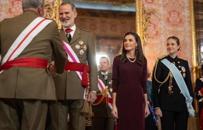 Letizia of Spain wears Isabel II’s historic pearl necklace for her first outing of the year