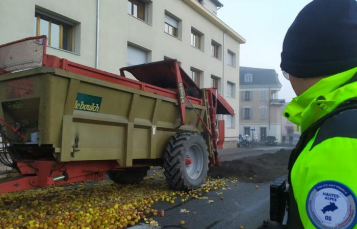 Rural Coordination 05 mobilized in front of the DDT in Gap