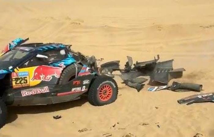 Dakar-2025. Impressive crash for Carlos Sainz, disaster for Guerlain Chicherit… but Sébastien Loeb gets back on track