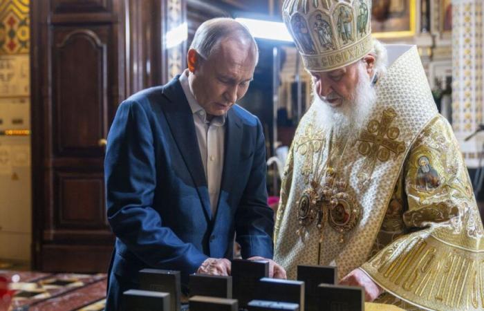 Russia: blessings of gifts from Russian commanders by Patriarch Kirill