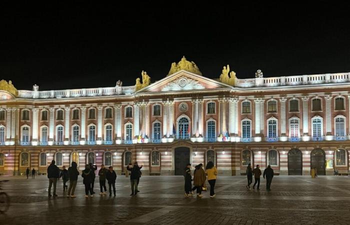 Toulouse. Two minors attack the facade of the Capitol with an unusual weapon