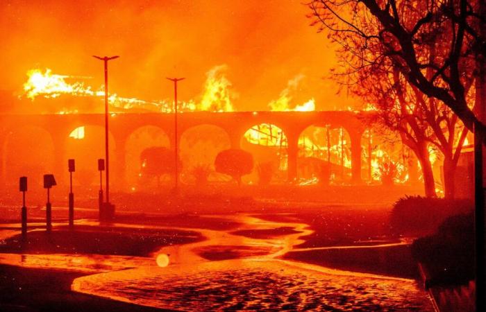 California: Synagogue destroyed and other Jewish institutions threatened by fire