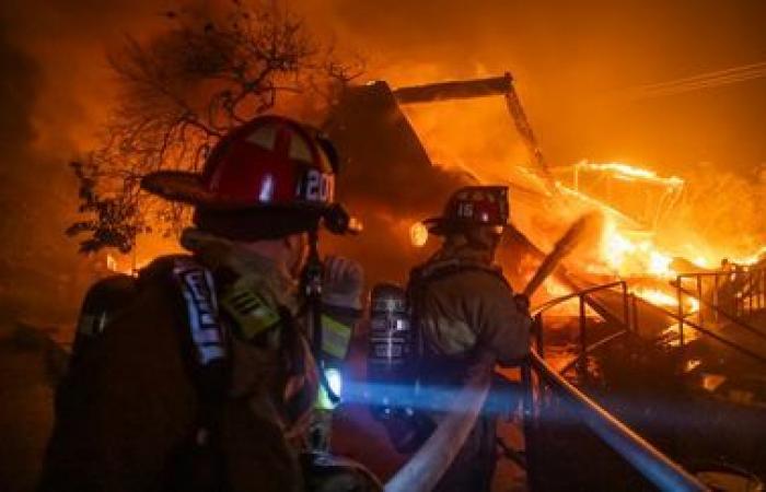 IN PICTURES. Violent fires rage on the outskirts of Los Angeles, 2,300 hectares burned and nearly 30,000 people called to evacuate