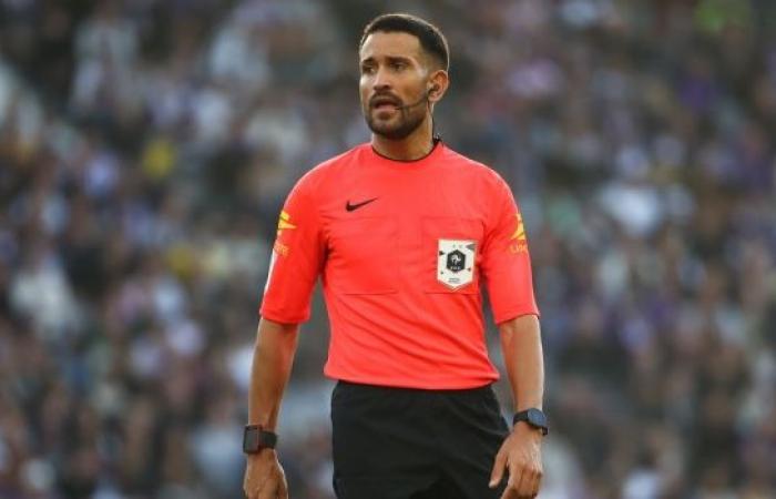 The referee for the match between PSG and Saint-Etienne appointed –