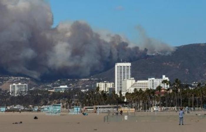 IN PICTURES. Violent fires rage on the outskirts of Los Angeles, 2,300 hectares burned and nearly 30,000 people called to evacuate