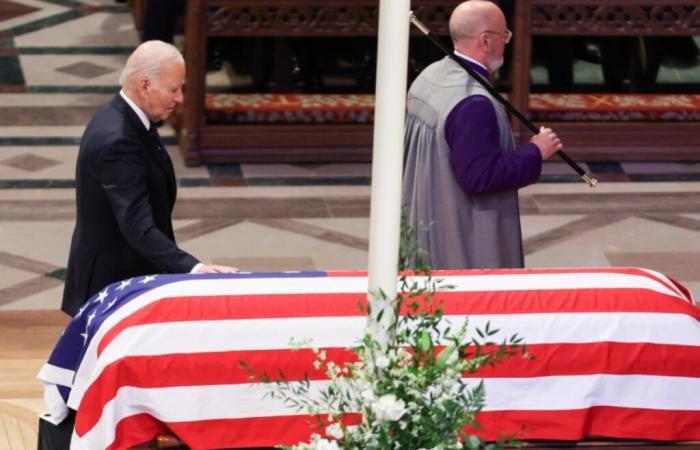 Around Carter’s coffin, a fleeting unity