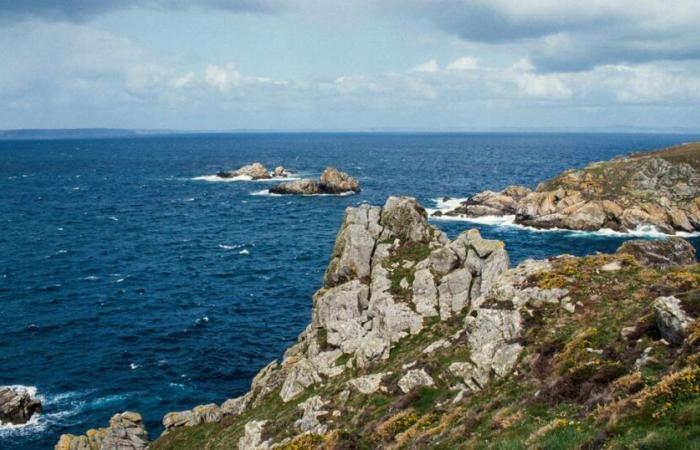 120 tons of oil resurface at Pointe du Raz, 50 years after the sinking of a ship