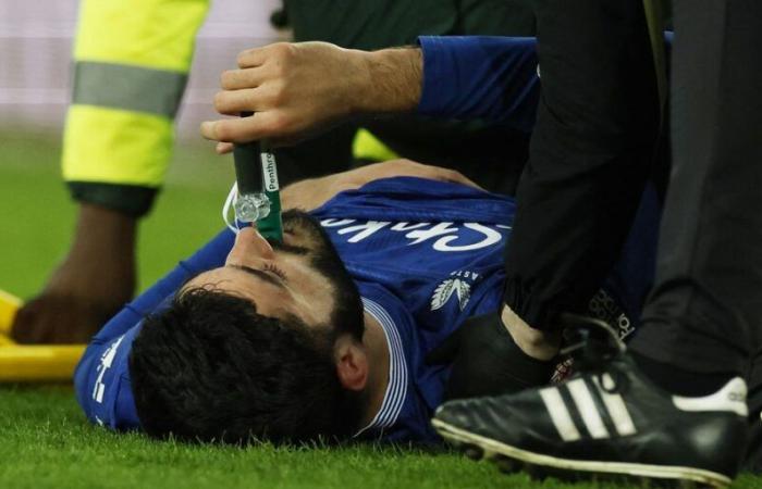 Armando Broja receives oxygen on pitch after horror injury as Everton loanee stretchered off