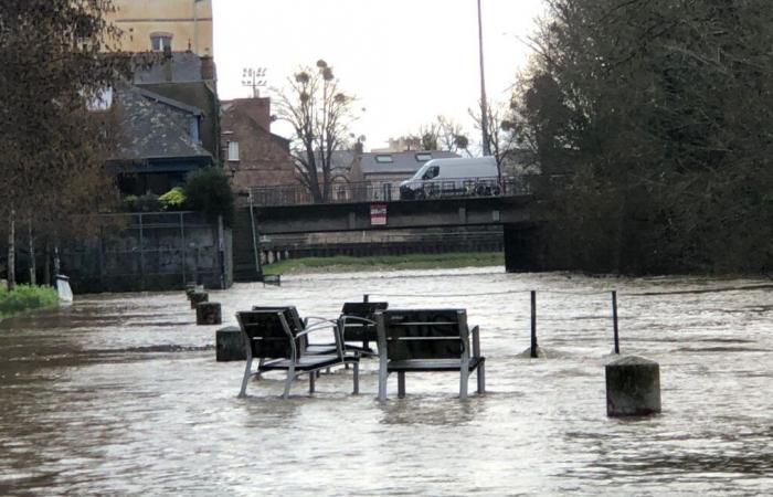 “We are waiting for the flood to recede”… People evacuated facing rivers overflowing everywhere