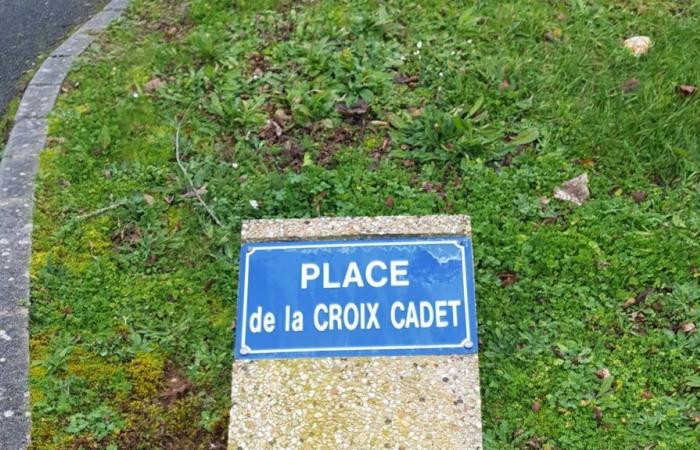 the sign for Place de la Croix-Cadet ashore