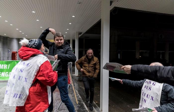 MR supporters under the jeers of teachers from the City of Liège: “With this government, we are all losers” (photos)