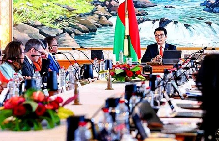 the Council of Ministers broadcast live on television