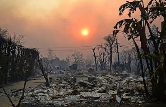 IN PICTURES | Fires still out of control devour Los Angeles: death toll rises to 6