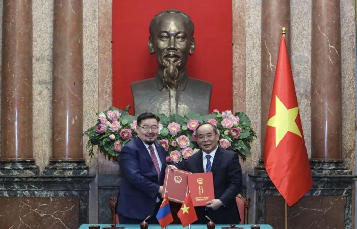 Vietnam, Mongolia strengthen cooperation between their presidential offices