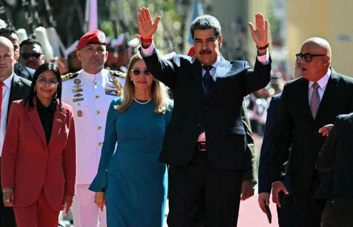 Nicolas Maduro invested for a third term as president, an election denounced by the opposition, the United States and the EU