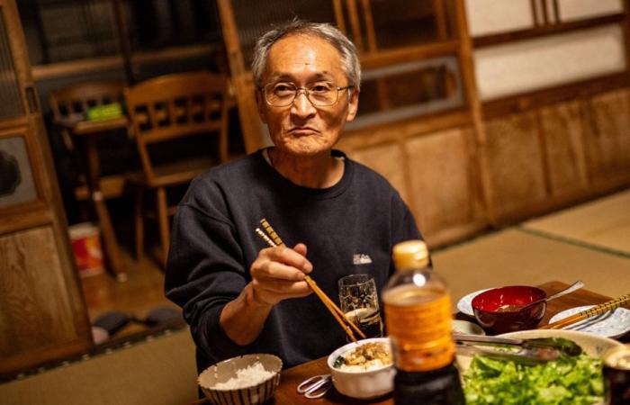 Japan | The “master of excrement” proud to directly feed Mother Nature