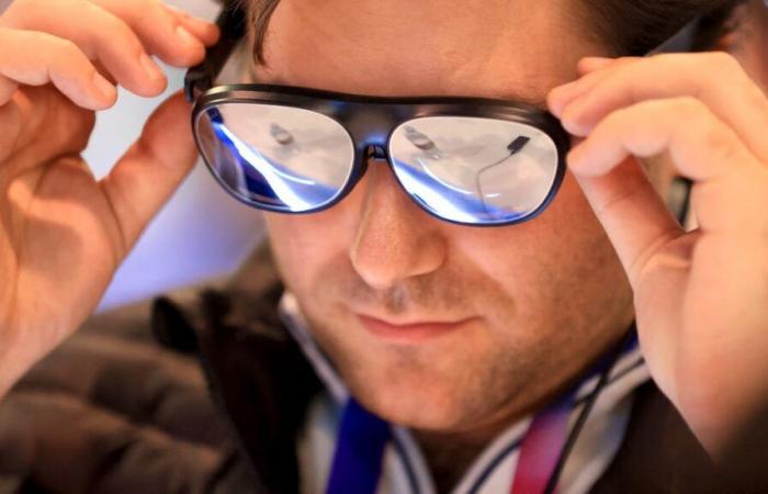 At the CES show, the battle for connected glasses rages on