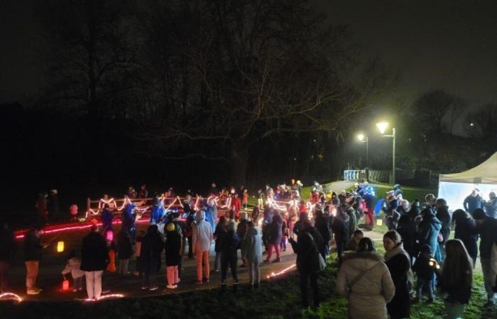 a release of lanterns on the Steïr in Quimper