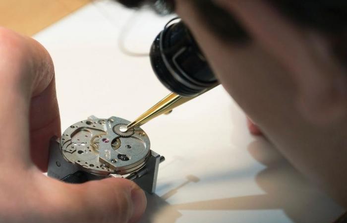 cross-border workers first affected by the watchmaking crisis in Switzerland