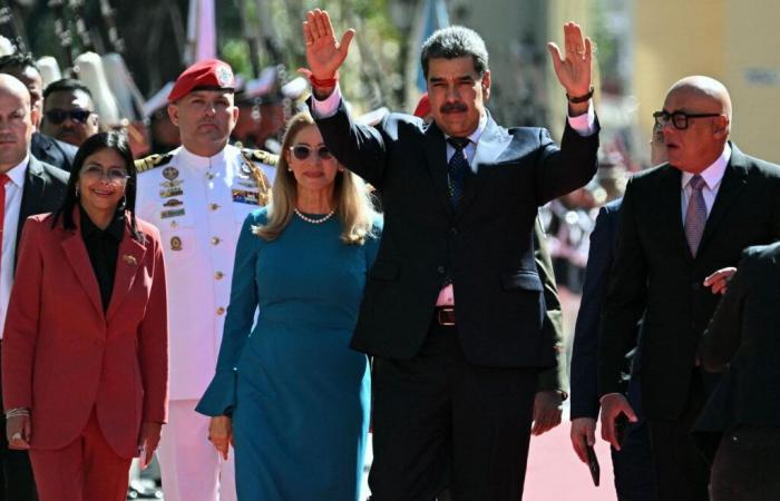 Nicolas Maduro invested for a third term as president, an election denounced by the opposition, the United States and the EU