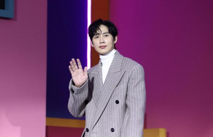 After sharing a pornographic parody of ‘Squid Game,’ actor Park Sung-hoon tearfully apologizes