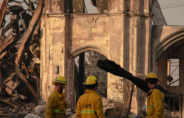 Los Angeles | The fires still untamed, but the wind is weakening