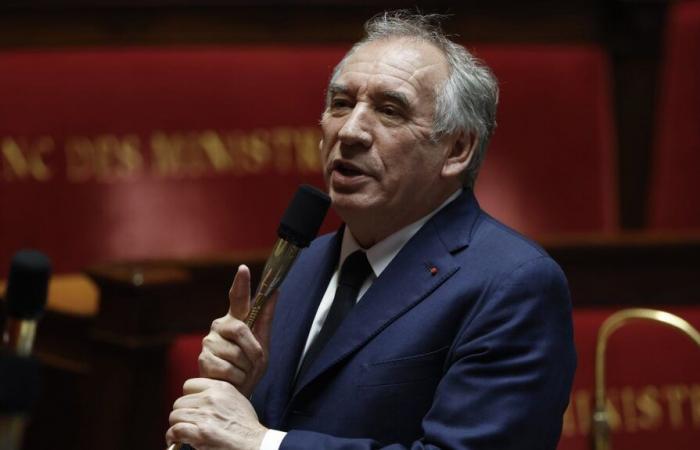 François Bayrou will go to Pau town hall on Friday for the greeting ceremony aboard a commercial flight