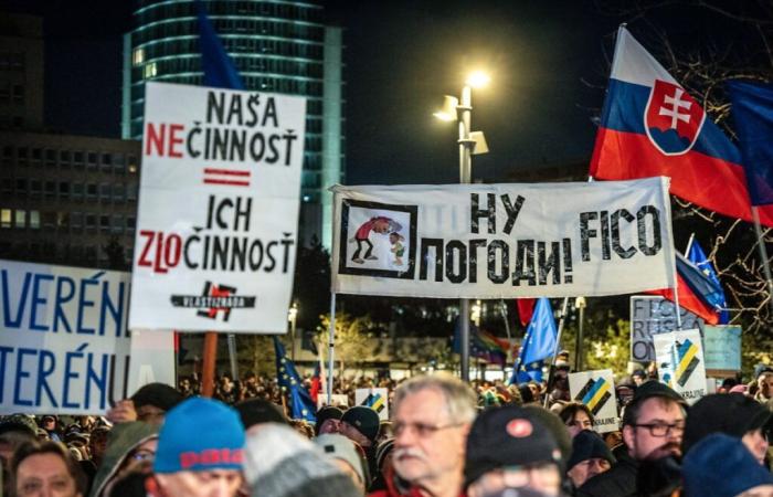 Thousands of demonstrators against a rapprochement with Moscow