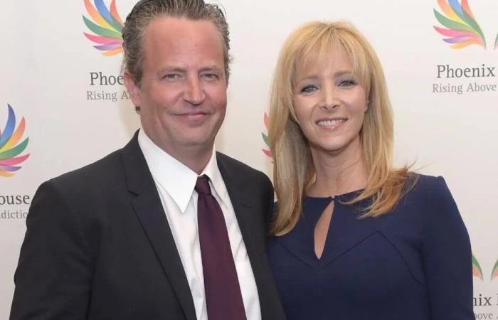 Lisa Kudrow found a note from Matthew Perry in an item from ‘Friends’