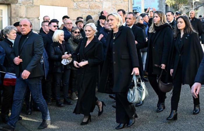 200 people in the church of Trinité-sur-Mer, his hometown