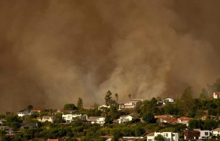 the second city in the United States lives its fifth day under flames