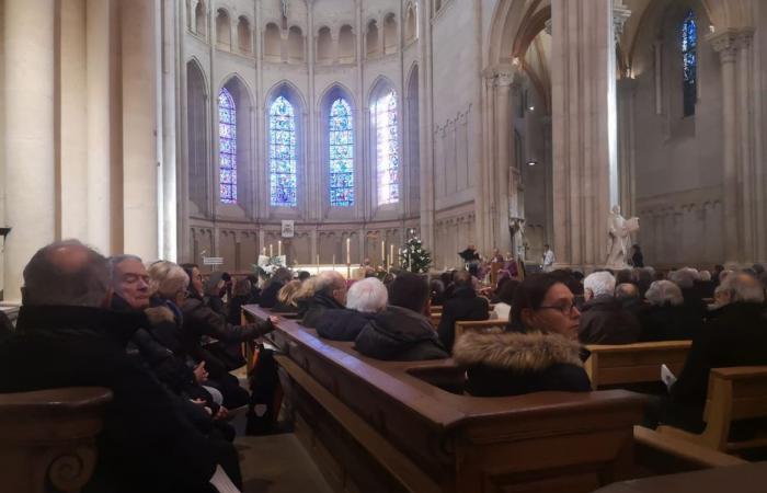 François Bayrou, moved to tears, pays tribute to “an exceptional woman”