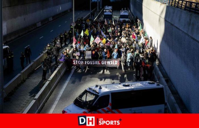 Motorway blocked for several hours, water cannons and hundreds of activists arrested during a demonstration in the Netherlands