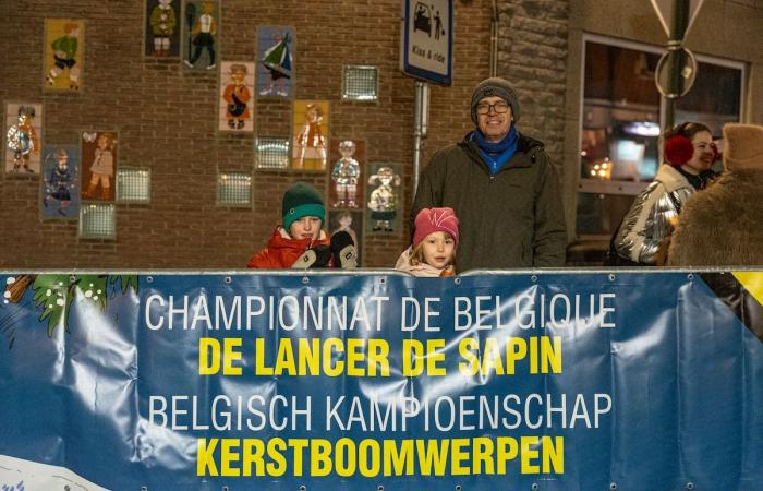 10 meters 77, record to beat! Ninth Belgian fir tree throwing championship in Auderghem: “What are these crazy people?”