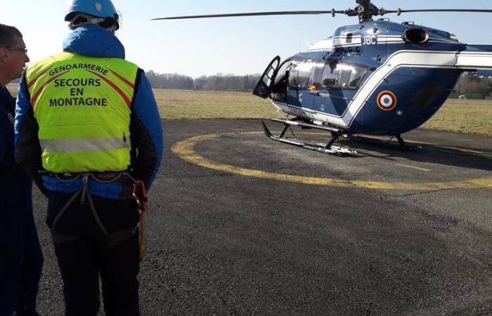 Caught in the snowstorm at an altitude of 2,200 m in shorts and sneakers, a trailer is rescued by the PGHM above St-Lary