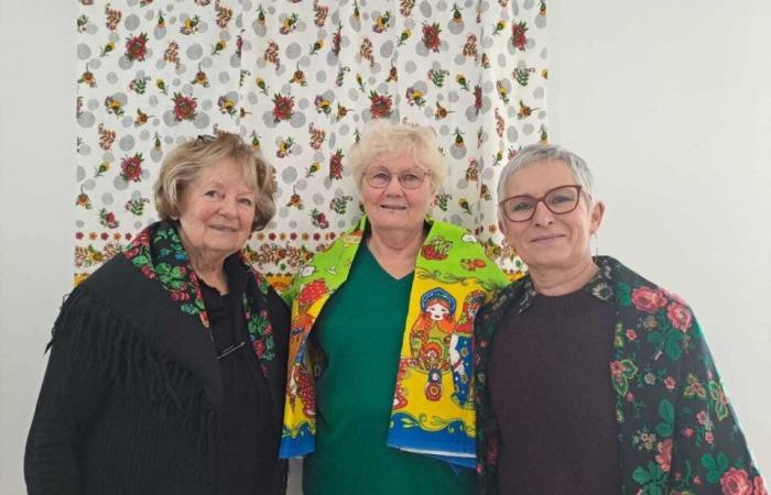 Nina offers an exhibition of Russian dolls near Caen