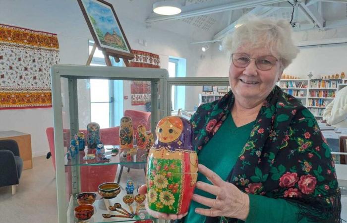 Nina offers an exhibition of Russian dolls near Caen